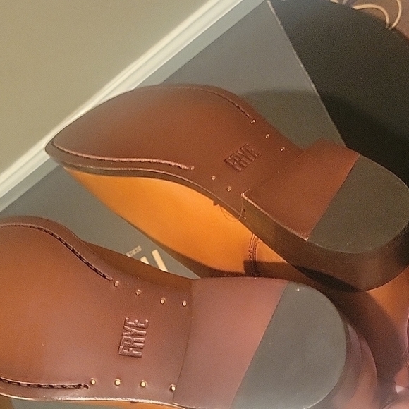 NEW! FRYE Marissa Medallion Inside Zipper Tall Leather Cognac Riding Boots 6M. - Picture 11 of 11